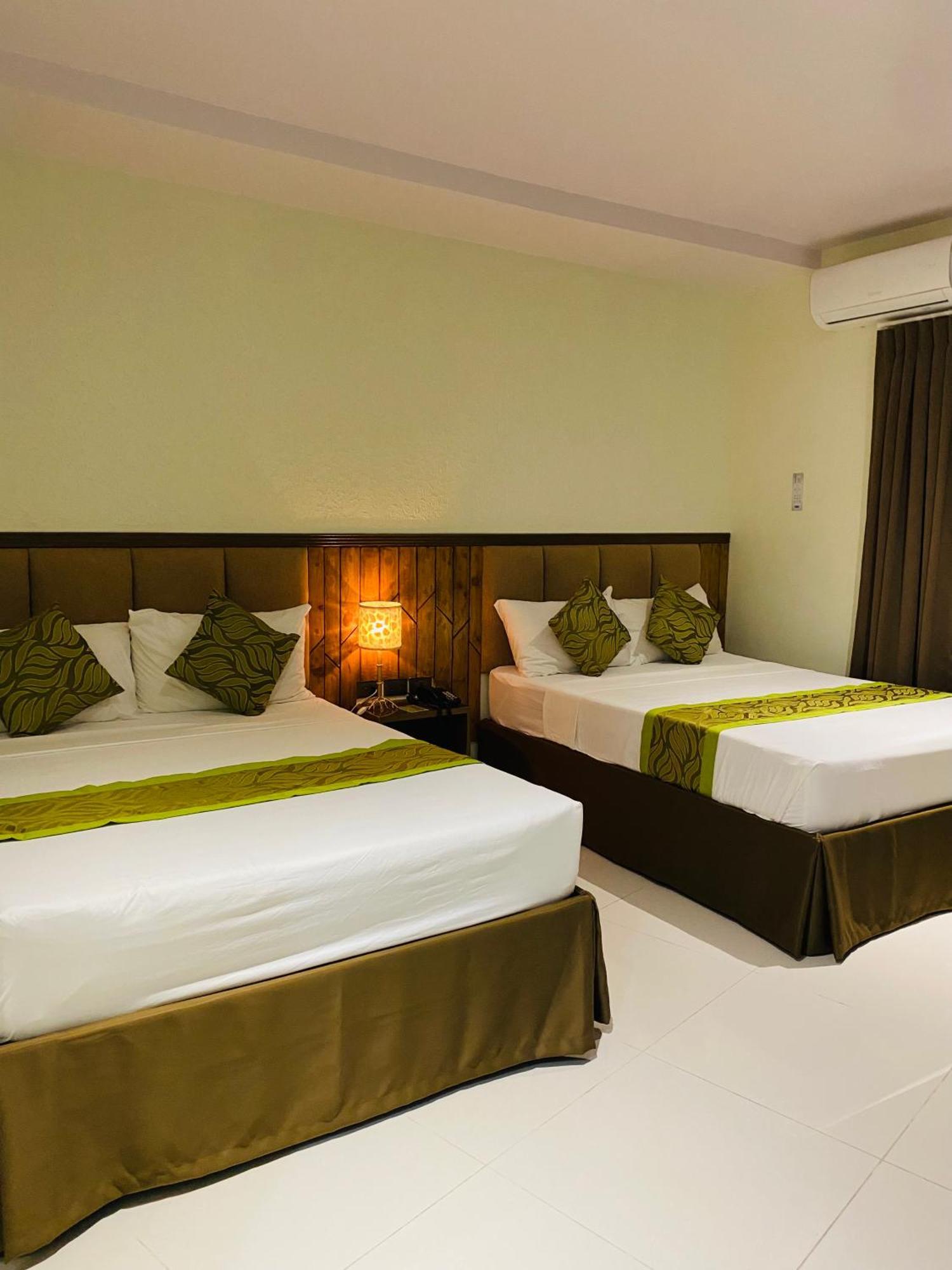 Maxi Hotel And Event Center Tagbilaran City Exterior photo